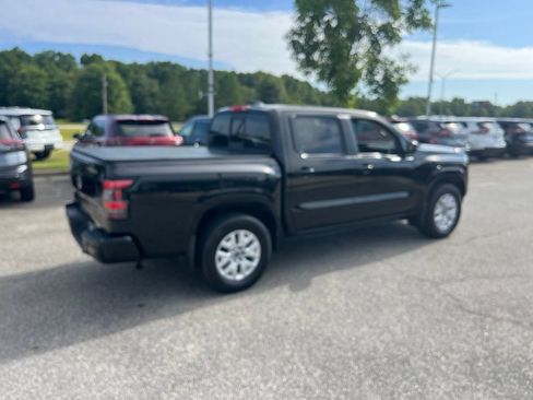 Used 2022 Nissan Frontier SV RWD image 5