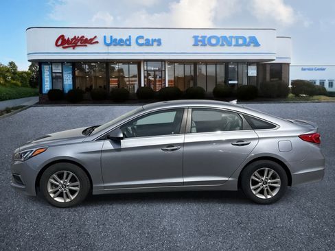 Used 2016 Hyundai Sonata SE FWD image 2