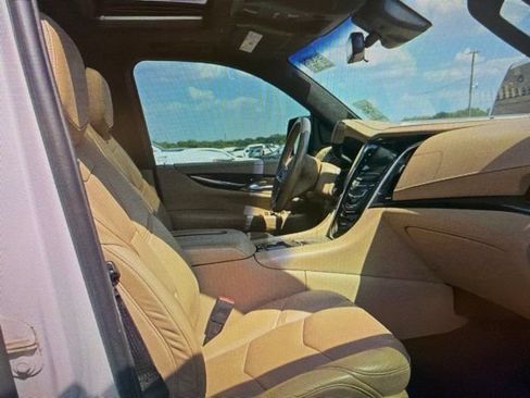 Used 2020 Cadillac Escalade Platinum RWD image 13