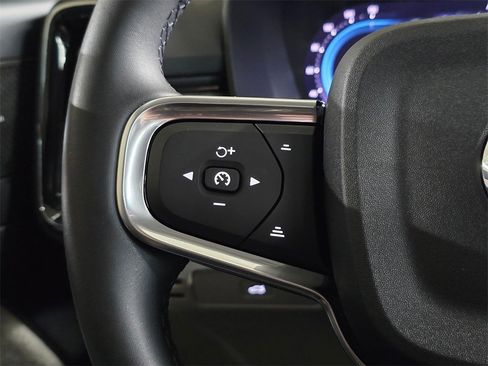 Certified 2023 Volvo XC40 B5 Ultimate w/ Protection Package Premier image 29