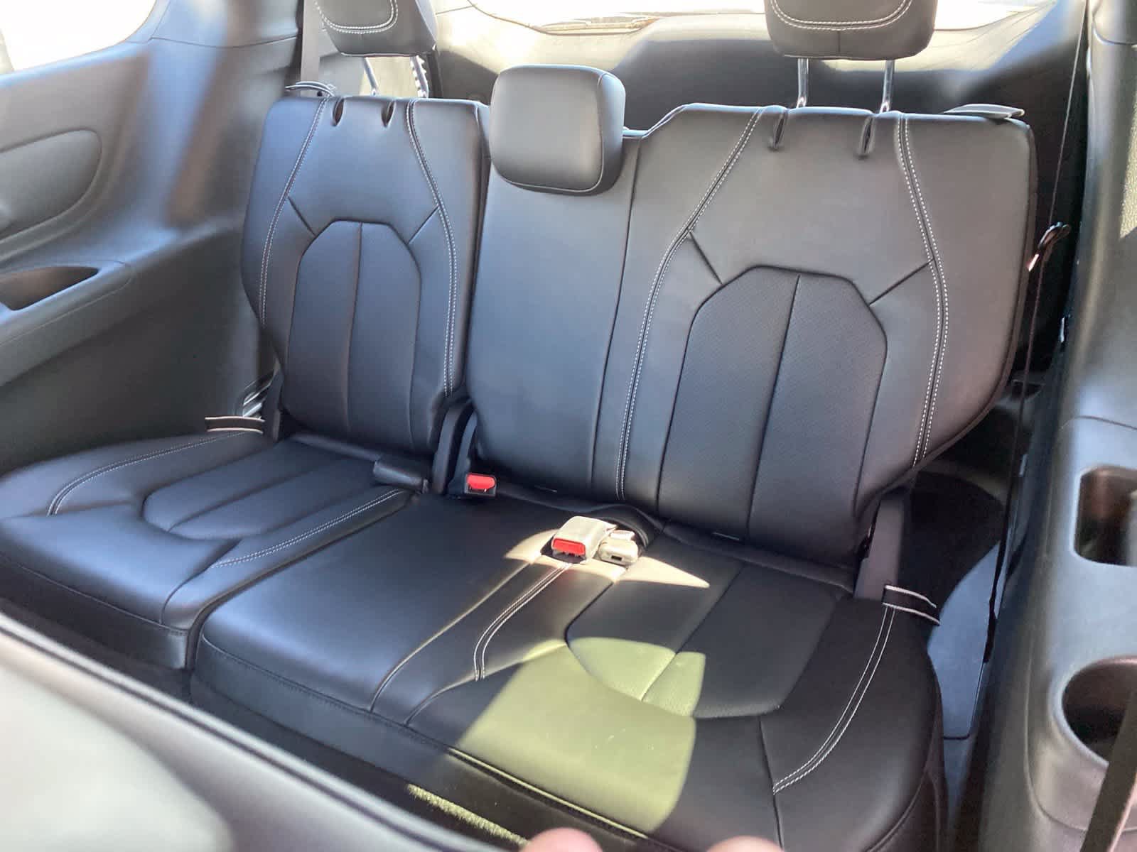 Used 2023 Chrysler Pacifica Touring-L w/ S Appearance Package FWD image 13