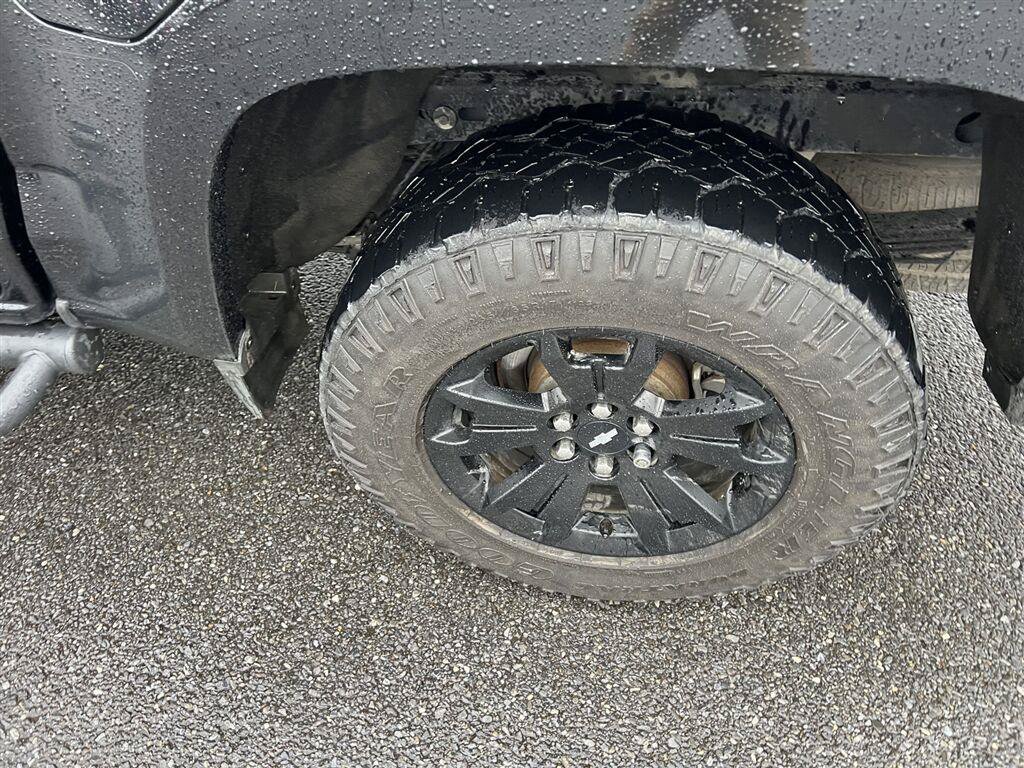 Used 2016 Chevrolet Colorado Z71 w/ Z71 Midnight Edition AWD/4WD image 10