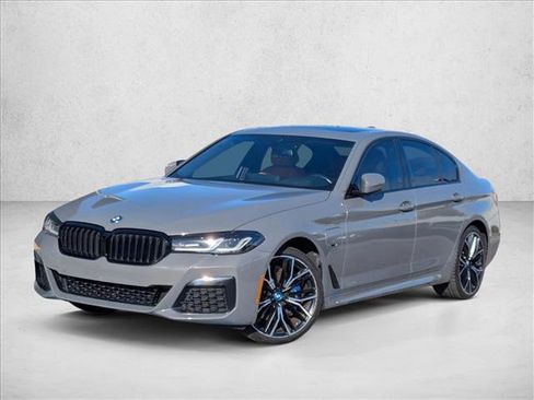 Used 2022 BMW 530e w/ Premium Package image 2