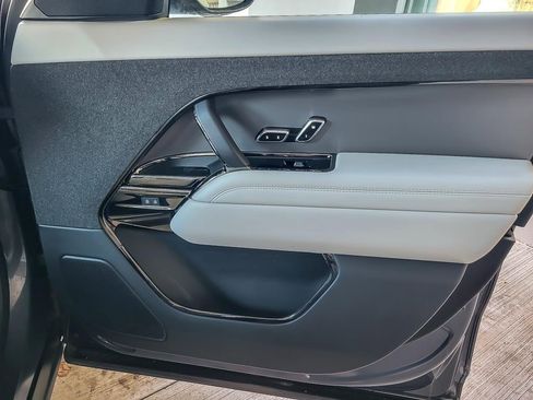 Used 2024 Land Rover Range Rover Sport SE image 21