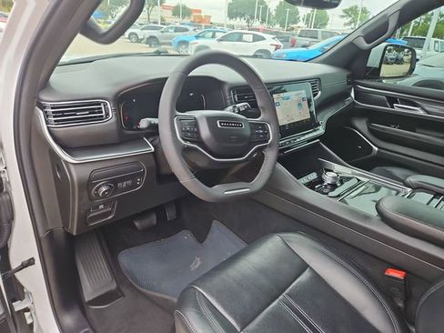 Used 2022 Jeep Wagoneer Series I w/ Premium Group I AWD/4WD image 10