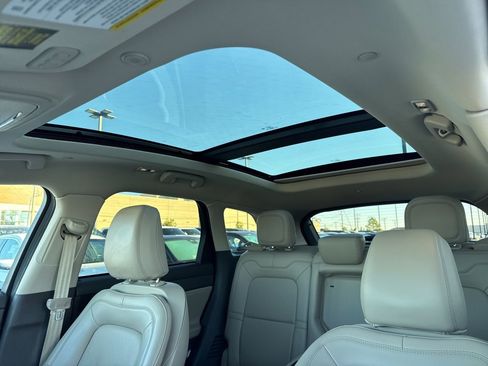 Used 2021 Lincoln Corsair Reserve image 19