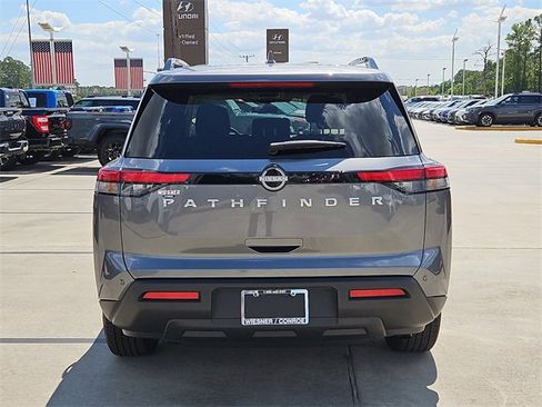 Used 2025 Nissan Pathfinder SV image 10