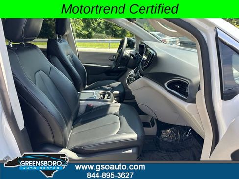 Used 2024 Chrysler Pacifica Touring-L FWD image 15