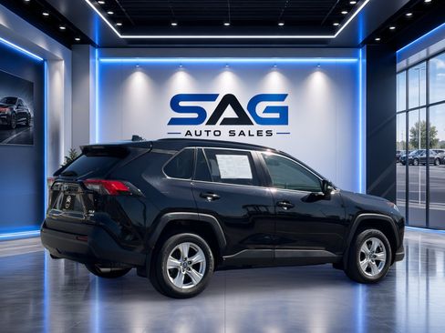 Used 2020 Toyota RAV4 XLE w/ Convenience Package AWD/4WD image 4