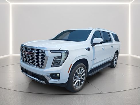 Used 2025 GMC Yukon XL Denali AWD/4WD image 1