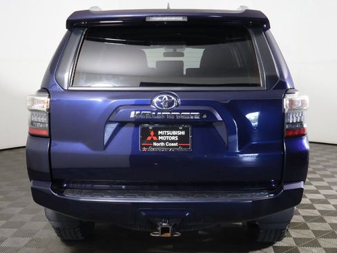 Used 2018 Toyota 4Runner SR5 AWD/4WD image 9