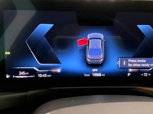 Certified 2023 BMW 330i Sedan w/ Convenience Package image 7