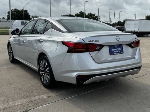 Used 2024 Nissan Altima 2.5 SV FWD image 7