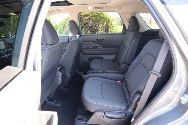 Certified 2025 Nissan Pathfinder SV w/ SV Premium Package FWD image 11