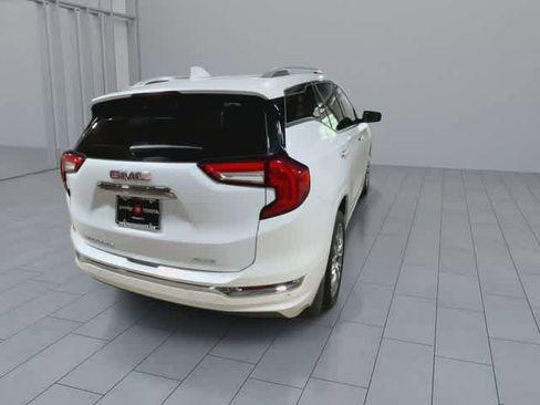 Used 2022 GMC Terrain Denali w/ Denali Premium Package AWD/4WD image 8