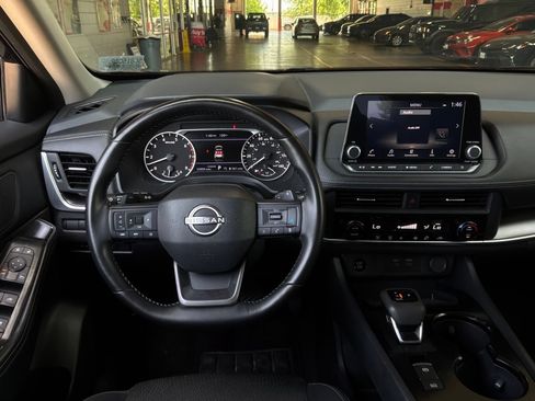 Used 2025 Nissan Rogue SV FWD image 13