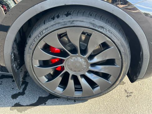Used 2022 Tesla Model Y Performance AWD/4WD image 16