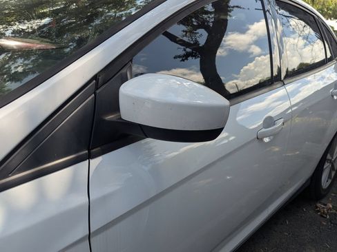 Used 2018 Ford Focus SE FWD image 6