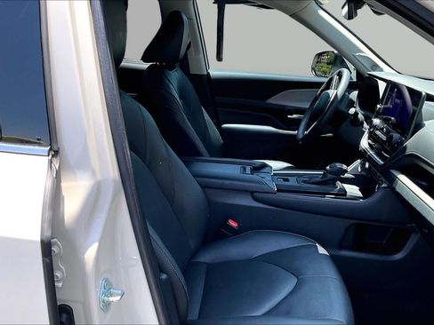Used 2024 Toyota Grand Highlander FWD image 9