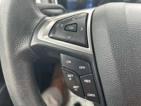 Used 2017 Ford Fusion SE w/ Fusion SE Technology Package FWD image 18