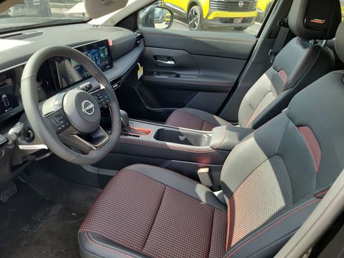 New 2026 Nissan Kicks SR w/ SR Premium Package FWD image 9
