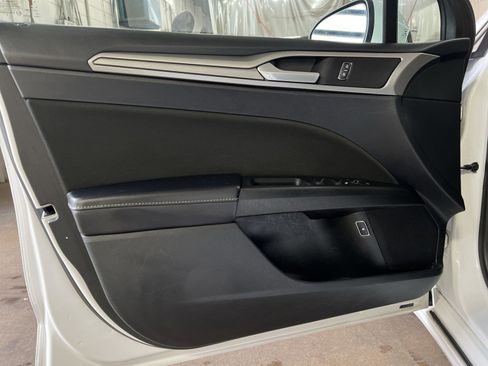 Used 2019 Ford Fusion SE image 14