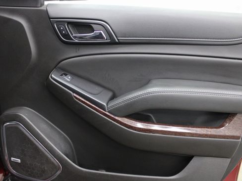 Used 2017 GMC Yukon SLT w/ HD Trailering Package image 32