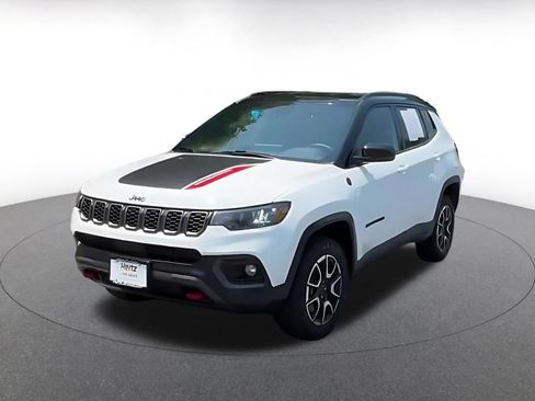 Used 2025 Jeep Compass Trailhawk AWD/4WD image 15