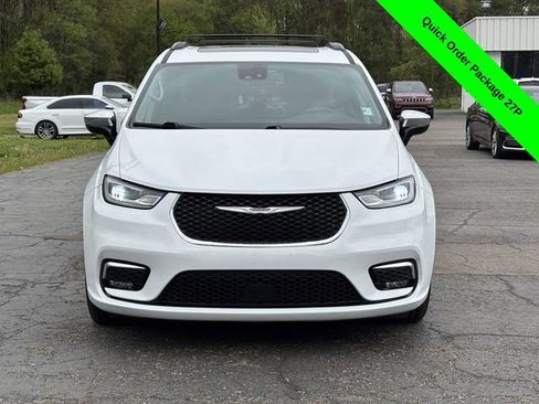 Used 2023 Chrysler Pacifica Limited FWD image 35