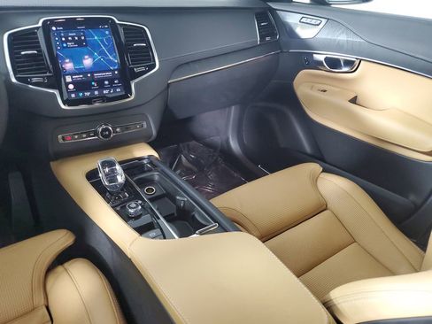 Certified 2023 Volvo XC90 B6 Ultimate w/ Protection Package Premier image 19