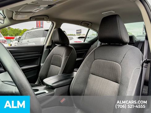Used 2025 Nissan Altima 2.5 SV FWD image 8