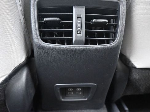 Used 2025 Toyota Corolla Cross LE image 18