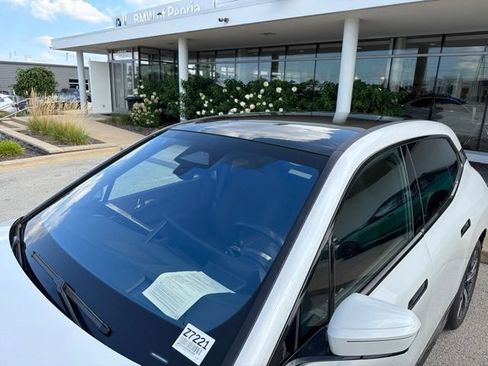Used 2024 BMW iX xDrive50 w/ Premium Package AWD/4WD image 9