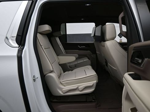 Used 2026 GMC Yukon XL Denali w/ Denali Reserve Package AWD/4WD image 45