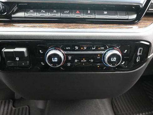 New 2025 GMC Sierra 1500 SLE w/ Preferred Package image 18