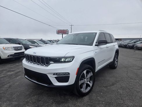 Used 2023 Jeep Grand Cherokee 4WD 4xe image 2