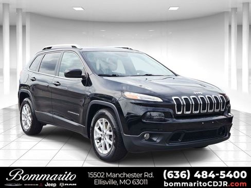Used 2018 Jeep Cherokee Latitude FWD image 1