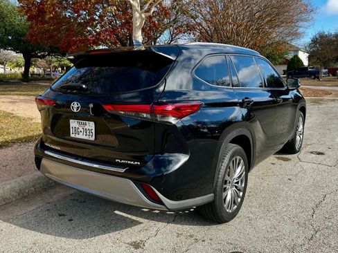 Used 2022 Toyota Highlander Platinum image 9
