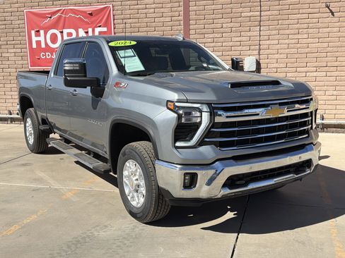Used 2024 Chevrolet Silverado 2500 LTZ w/ LTZ Plus Package image 11