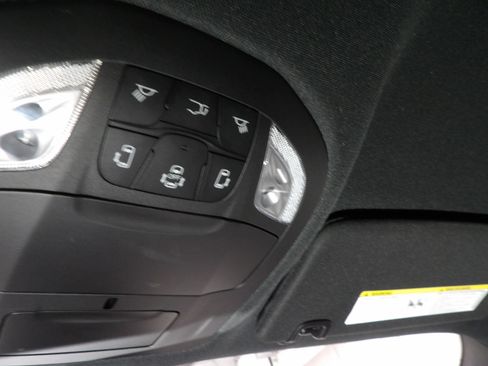 Used 2025 Chrysler Pacifica Select FWD image 25