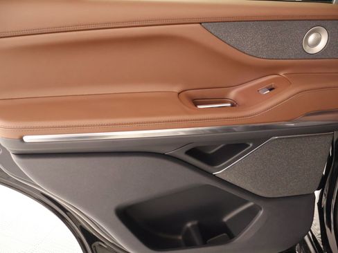 New 2026 Lincoln Navigator Reserve AWD/4WD image 19