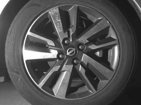 Used 2025 Nissan Versa SV FWD image 13