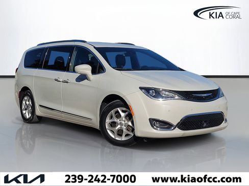 Used 2020 Chrysler Pacifica Touring-L image 1