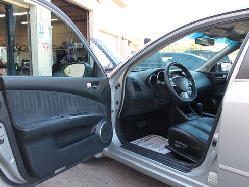 Used 2005 Nissan Altima 3.5 SE w/ (X02) Navigation Pkg FWD image 10