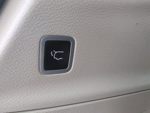 Used 2018 Chrysler Pacifica Touring-L w/ Tire & Wheel Group image 50