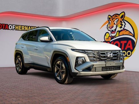 Used 2025 Hyundai Tucson SEL FWD image 3