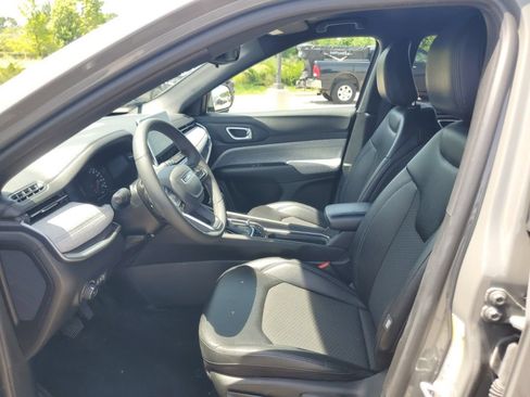 Used 2024 Jeep Compass Latitude AWD/4WD image 5