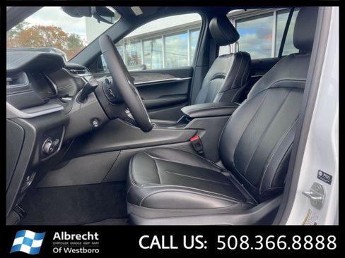 New 2025 Jeep Grand Cherokee Limited w/ Luxury Tech Group II image 9