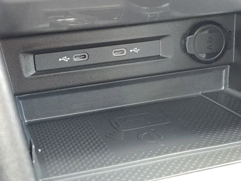 Certified 2023 Volkswagen Tiguan SE R-Line image 24