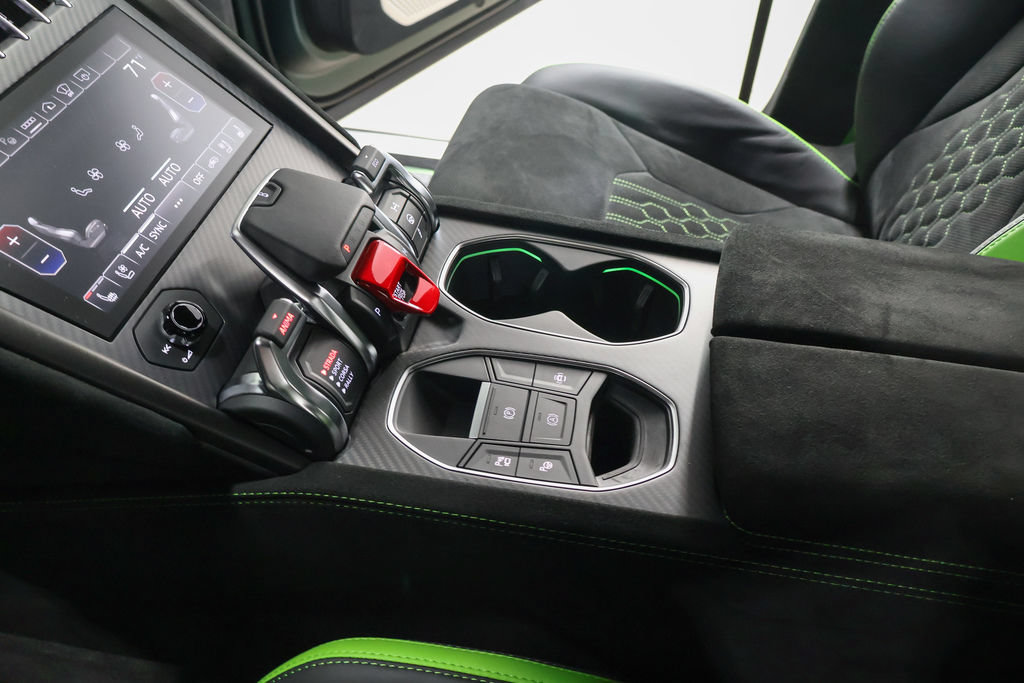 Used 2024 Lamborghini Urus Performante AWD/4WD image 32